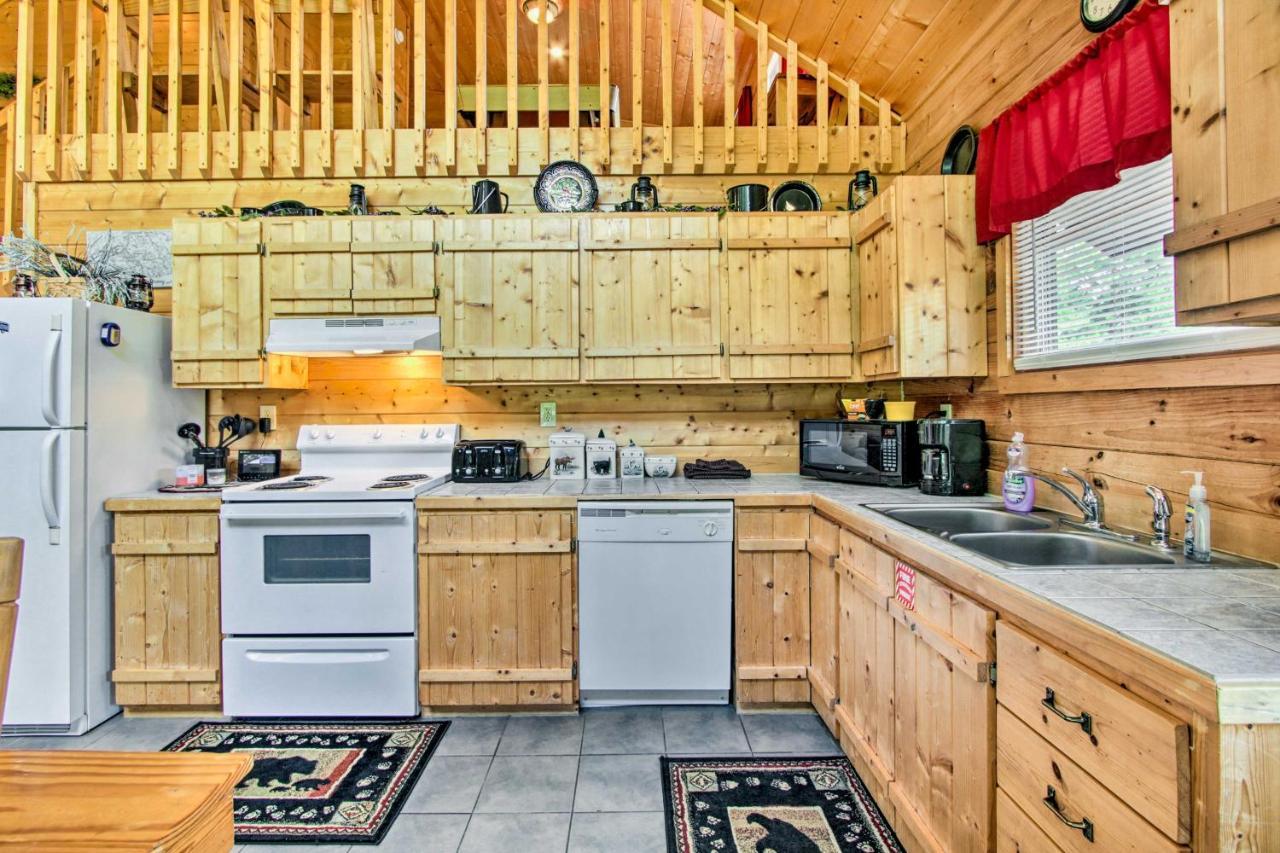 Cabin With Hot Tub And Deck About 12 Mi To Pigeon Forge! Sevierville Εξωτερικό φωτογραφία