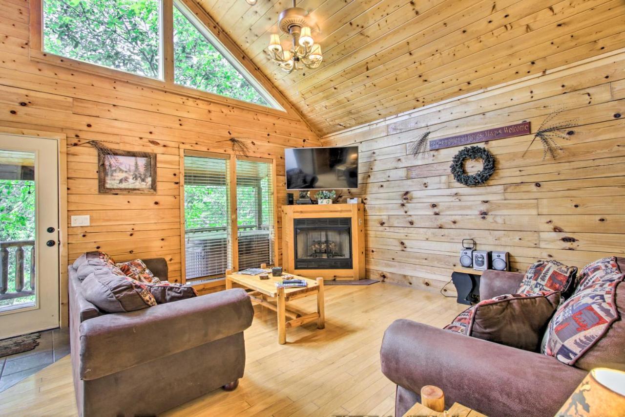 Cabin With Hot Tub And Deck About 12 Mi To Pigeon Forge! Sevierville Εξωτερικό φωτογραφία
