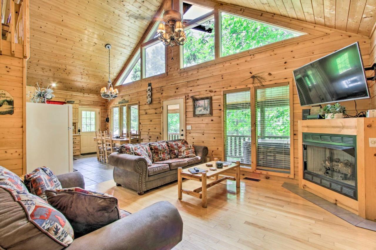 Cabin With Hot Tub And Deck About 12 Mi To Pigeon Forge! Sevierville Εξωτερικό φωτογραφία