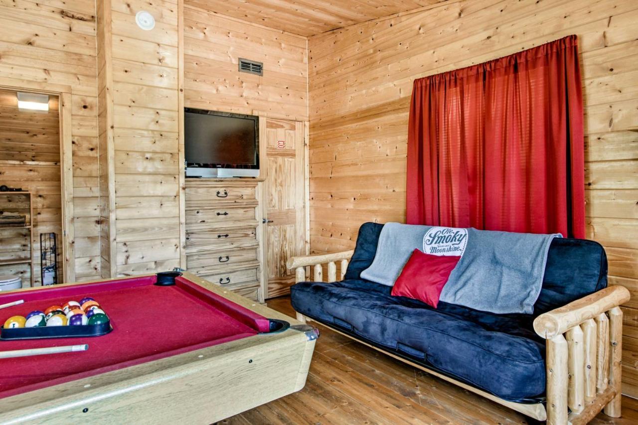 Cabin With Hot Tub And Deck About 12 Mi To Pigeon Forge! Sevierville Εξωτερικό φωτογραφία