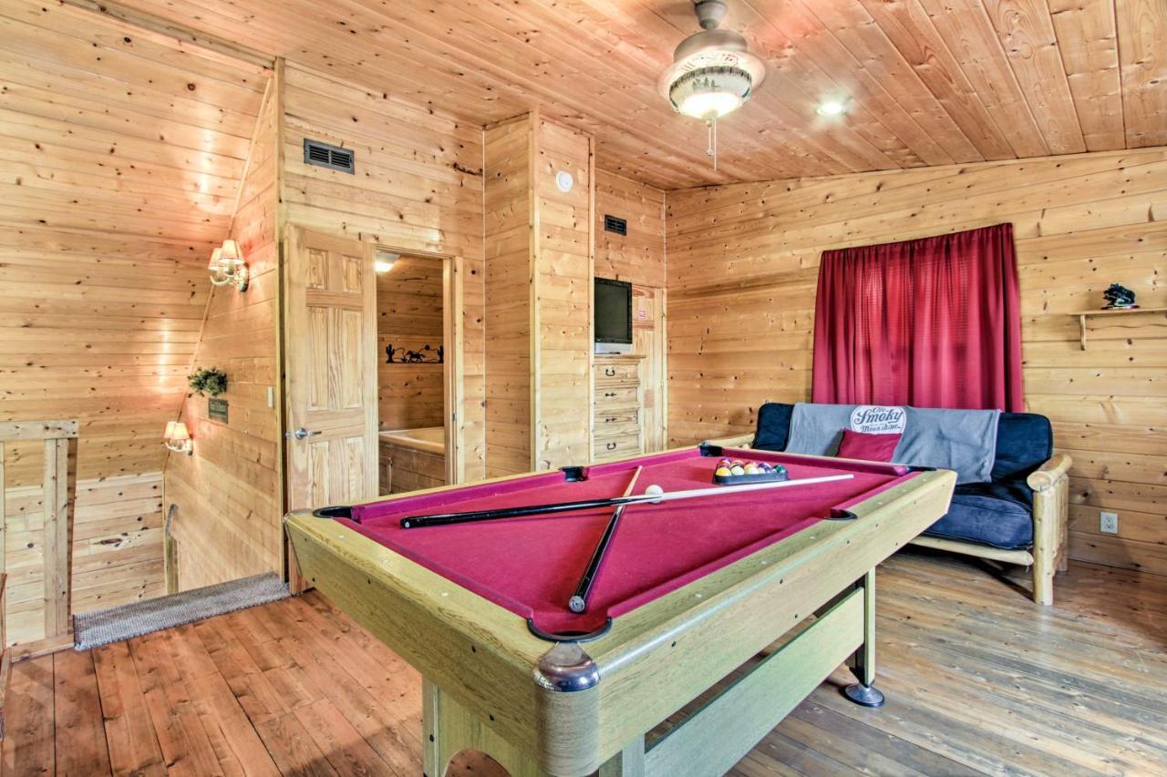 Cabin With Hot Tub And Deck About 12 Mi To Pigeon Forge! Sevierville Εξωτερικό φωτογραφία