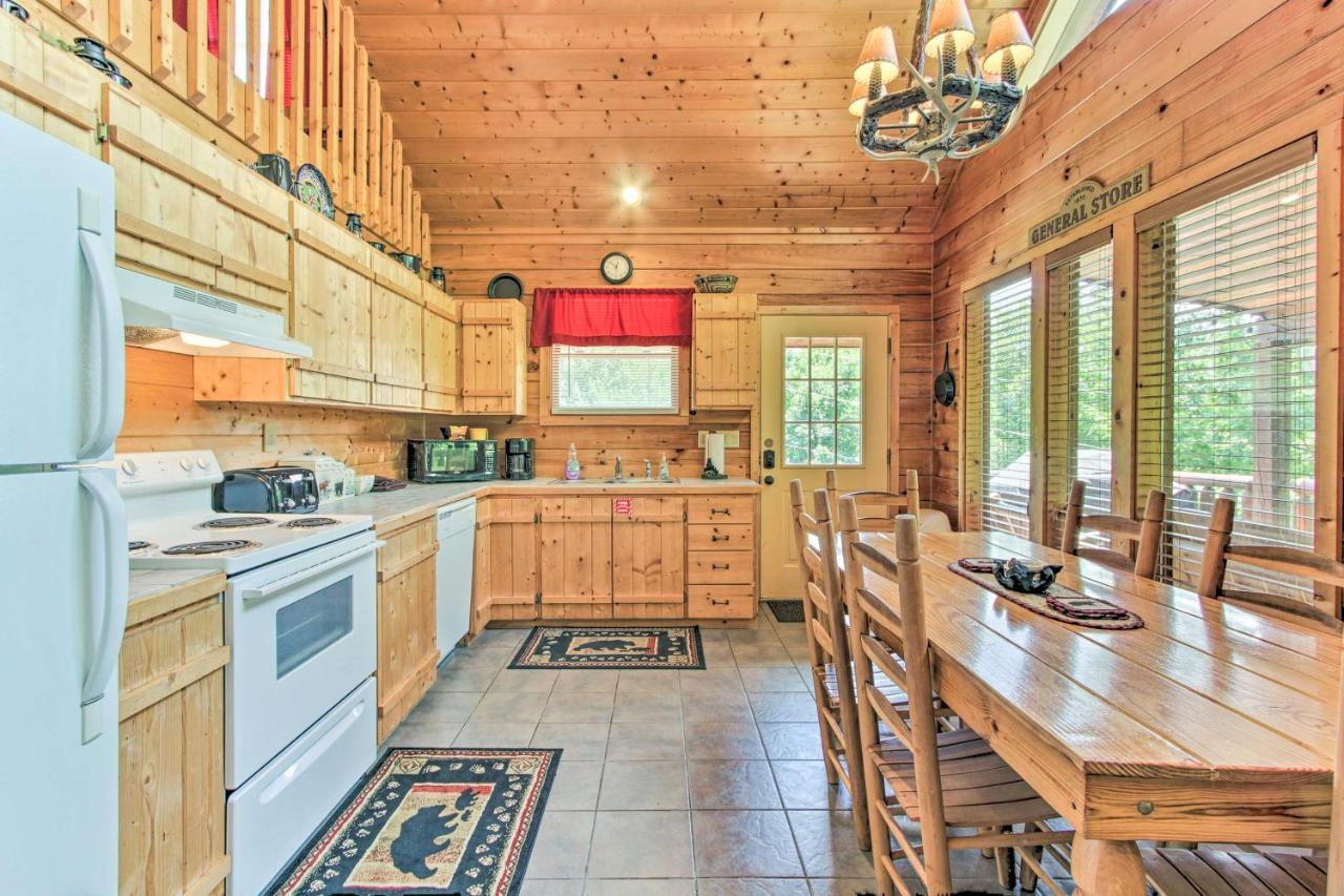 Cabin With Hot Tub And Deck About 12 Mi To Pigeon Forge! Sevierville Εξωτερικό φωτογραφία